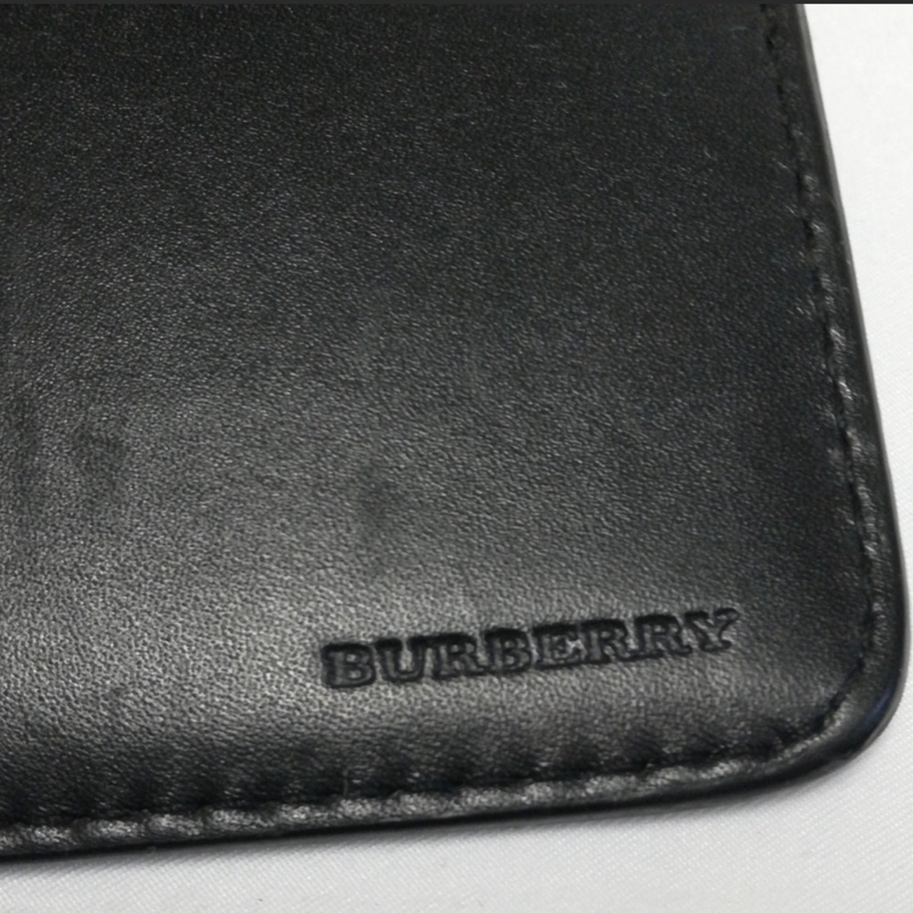 BURBERRY IPad CASE - Picture 4 of 9